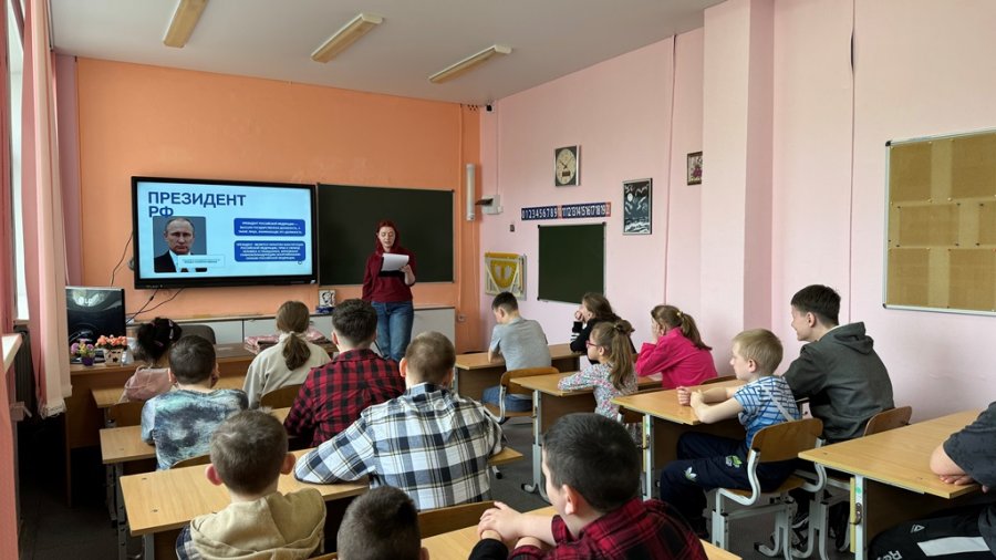 Волонтеры культуры провели беседу о России